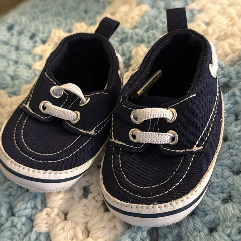 Hudson Baby 0-6 month pre-walker slip on navy and white boat shoes NWOT